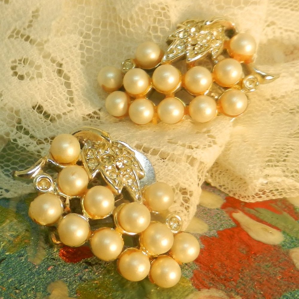 VTG Marboux Boucher clip earrings pearlcore faux pearl rhinestones grapes glam